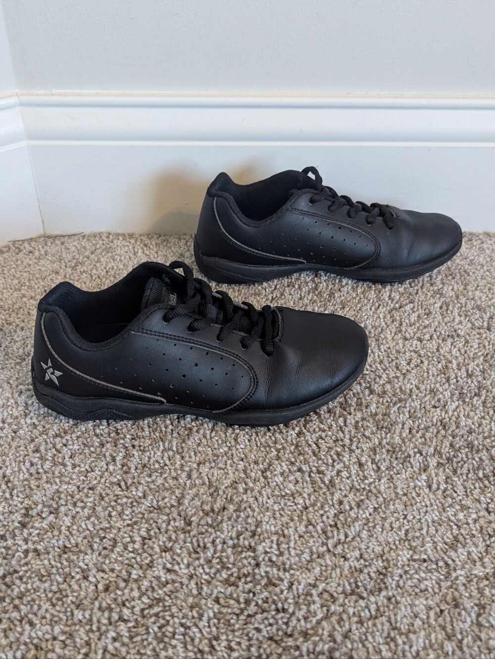 Rebel Rise Black Faux Leather Cheer Shoe sz 4.5